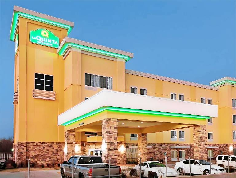 La Quinta Inn & Suites by Wyndham Tulsa - Catoosa in Catoosa, OK