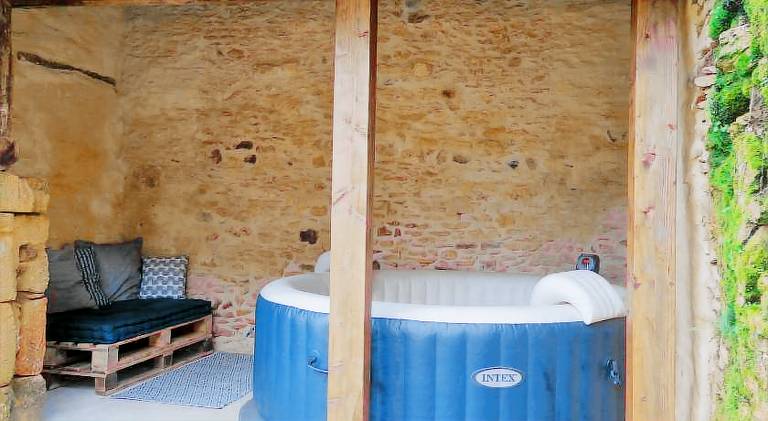 Vacation home with hot tub, yard & grill — photo 3