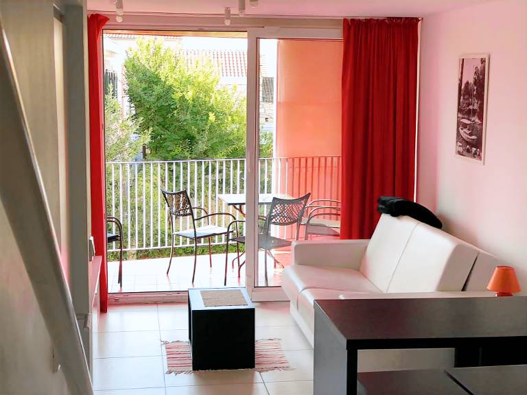 Rental apartment with terrace, garden & barbeque | City view — photo 3