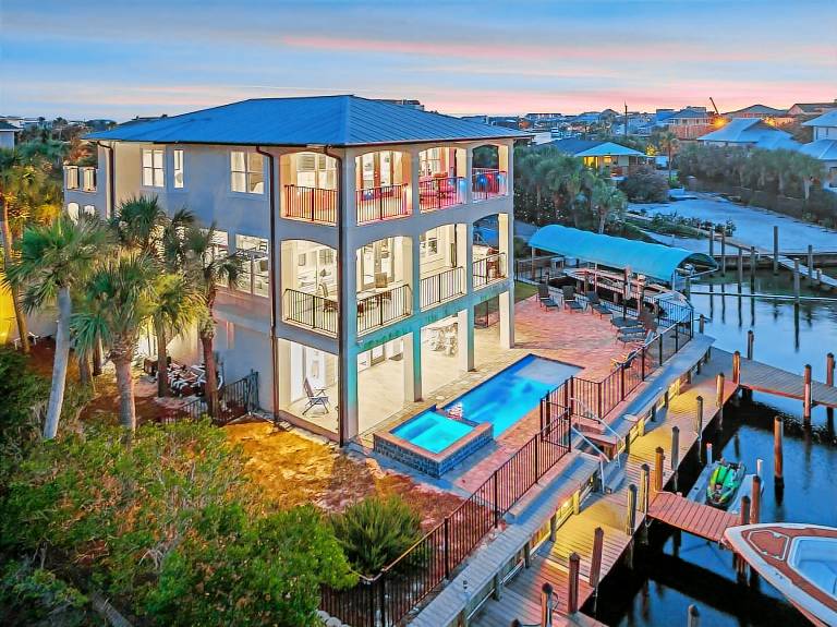 Children-friendly spacious house with hot tub, BBQ & private pool | Sea view | Close to the beach | Dogs allowed in Destin, FL