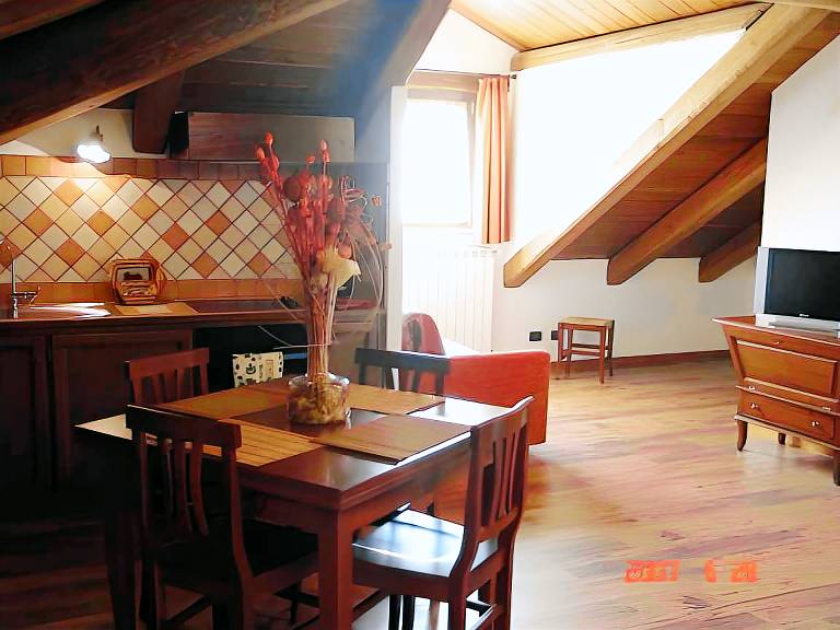 Serviced apartment with patio — photo 2