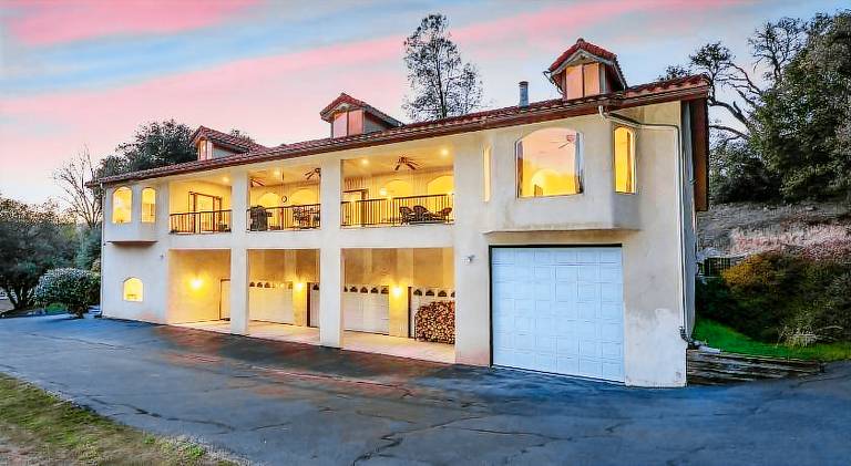 House with sauna & jacuzzi in Oakhurst, CA
