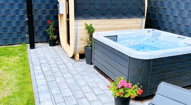Vacation home with hot tub — photo 2