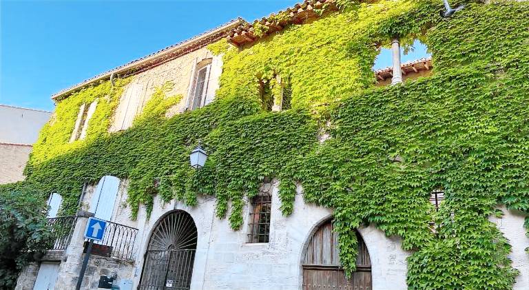 Charmante PETITE MAISON avec vue panoramique, en centre historique, proche d'Avignon, ancienne, reno — photo 5