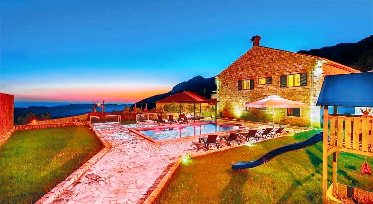 Villa Pave - Six-Bedroom Villa with Terrace and Swimming Pool — photo 4