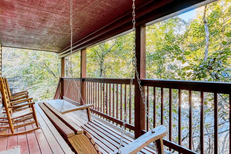 Child-friendly cabin with private pool | Pets allowed — photo 3