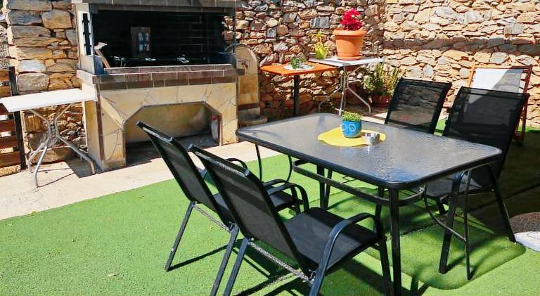 House with garden, barbeque & jacuzzi in Kavala