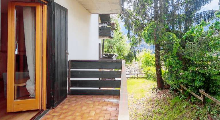 Pleasant apartment with yard & patio | Dogs allowed — photo 3