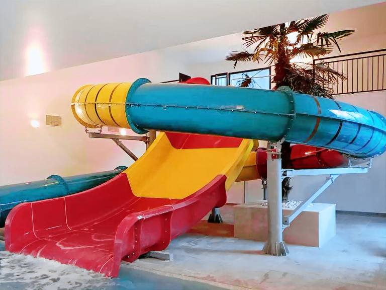 Child-friendly chalet with hot tub, heated pool & terrace | Pets are welcome — photo 3