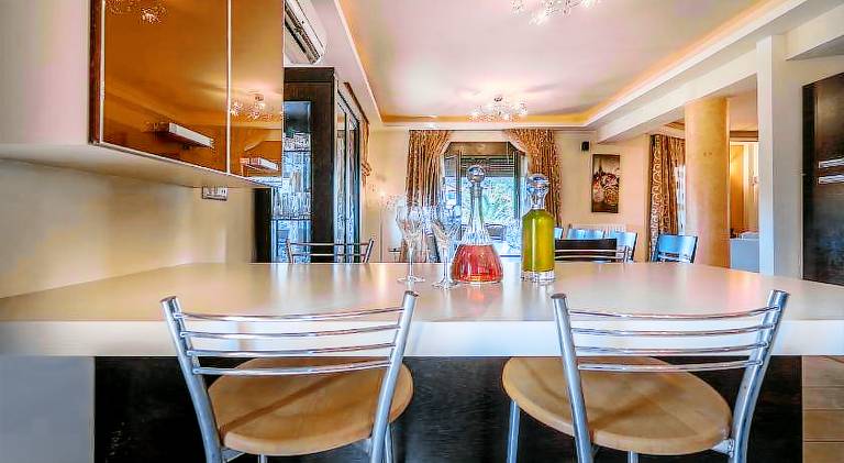 Athena's Holiday Home - Ideal for large groups, by ZanteWize — photo 5