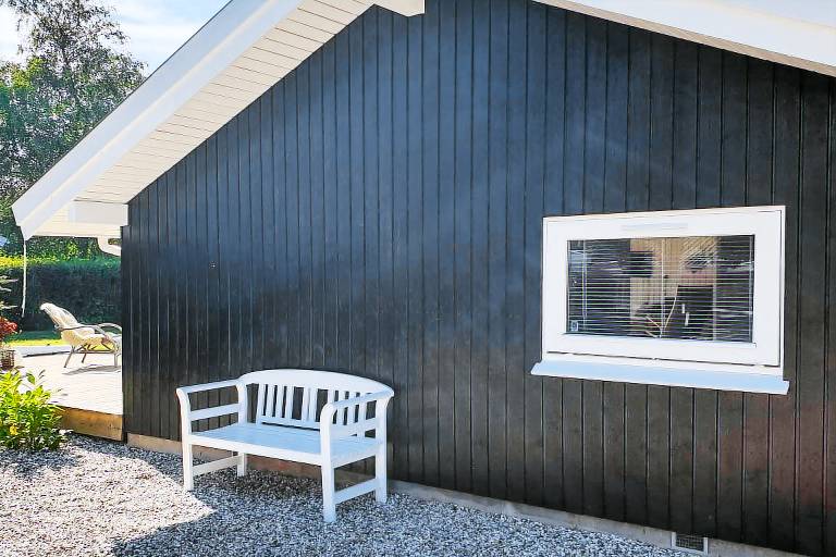 Vacation home with sauna & yard — photo 4