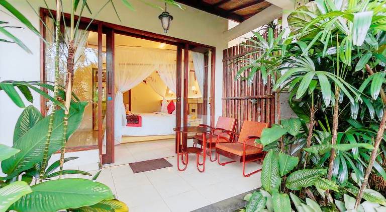 Serviced apartment with yard, pool & terrace | Dogs allowed — photo 3