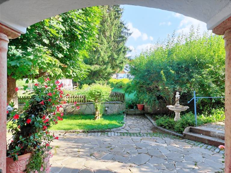 Apartment with patio, barbeque & yard | Garden view — photo 4
