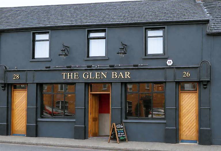 Central 2 Bed Apt Sleeps 5 above Great Derry Pub