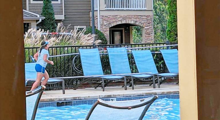 Holiday apartment with pool — photo 3