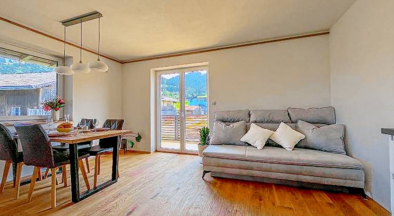 Apartment with terrace, BBQ & yard in Kufstein