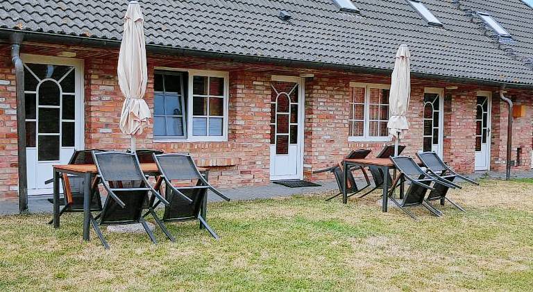 Holiday apartment with garden, patio & BBQ — photo 5