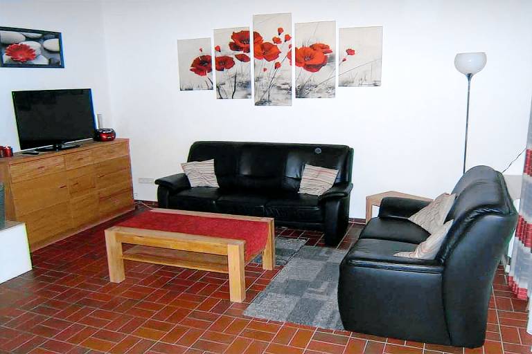 Vacation home with patio — photo 2
