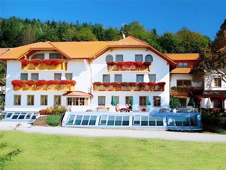 Huttenhof Wellnesshotel & Luxus Bergchalets Adults only