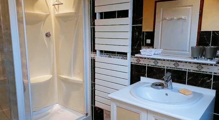 Vacation home with pool — photo 2