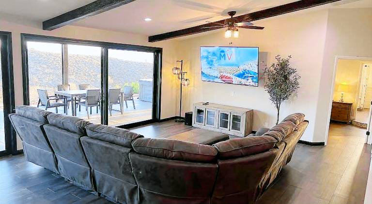 Vacation home with hot tub — photo 2