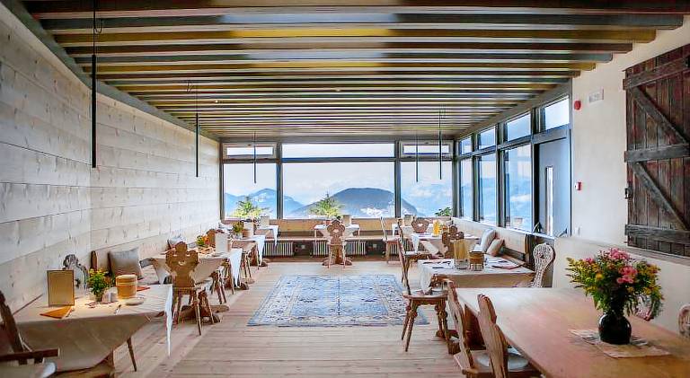 Chalet with pool — photo 2