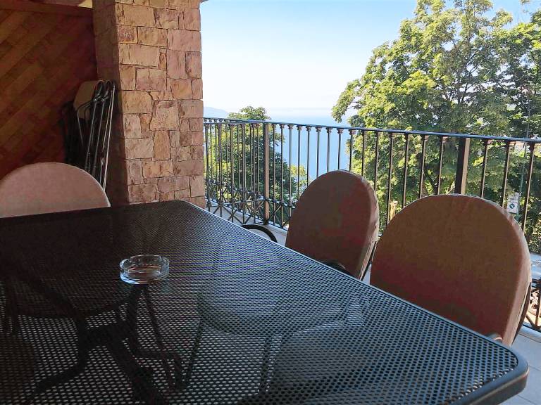 Holiday apartment with heated pool & garden | Pets allowed — photo 2