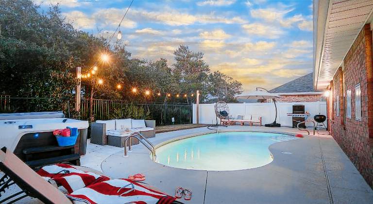 House with pool & jacuzzi in Miramar, FL