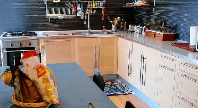 Fully equipped rental apartment with patio | Dogs allowed — photo 3