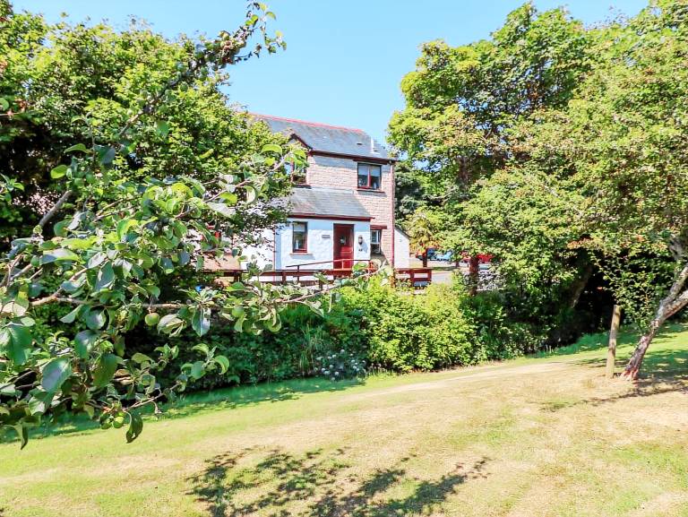 Family-friendly lovely cottage with garden, jacuzzi & pool | Beach view | Pet-friendly — photo 2