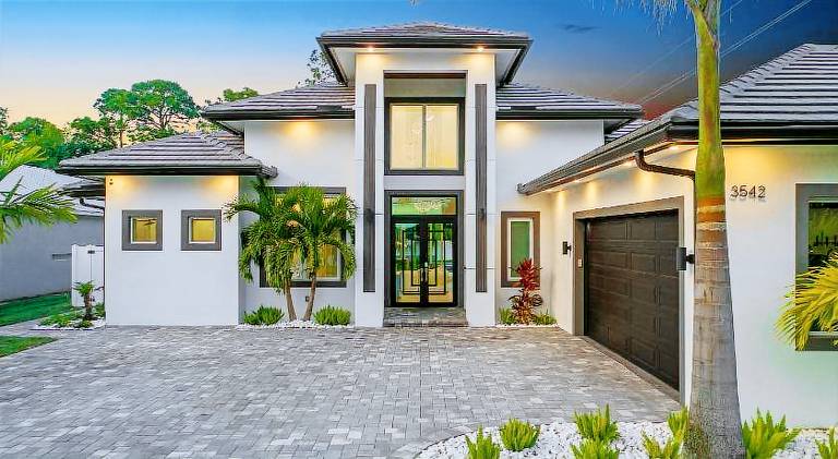 Vacation home with jacuzzi & pool — photo 5