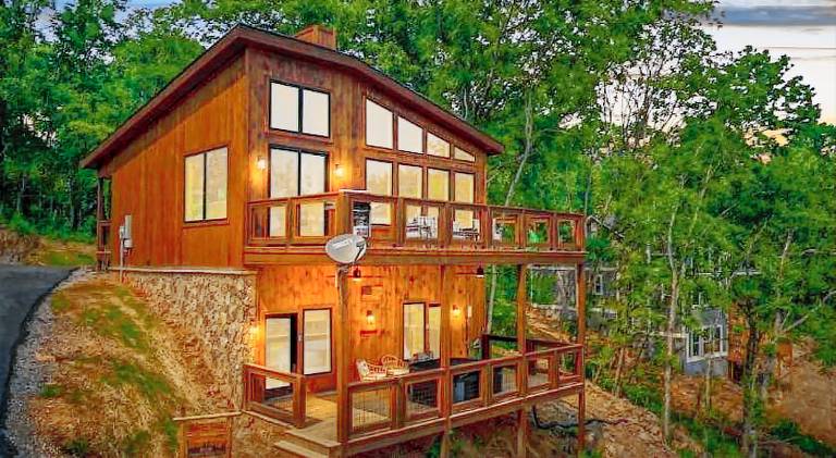 Stunning Cabin for 6 with Hot Tub & Pool Table — photo 5