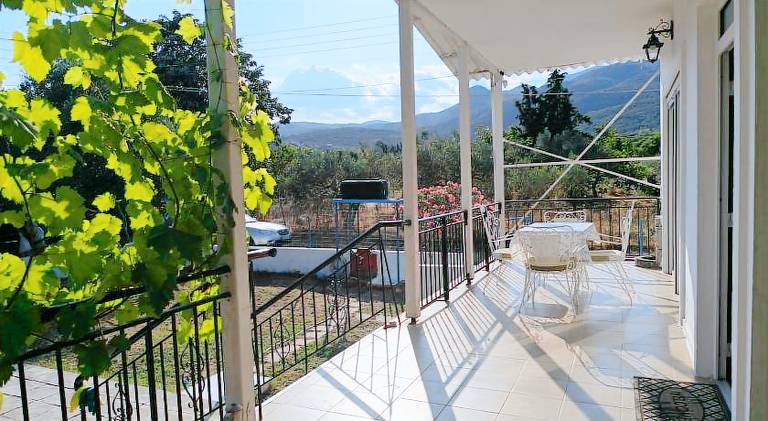 House with grill, garden & patio — photo 4