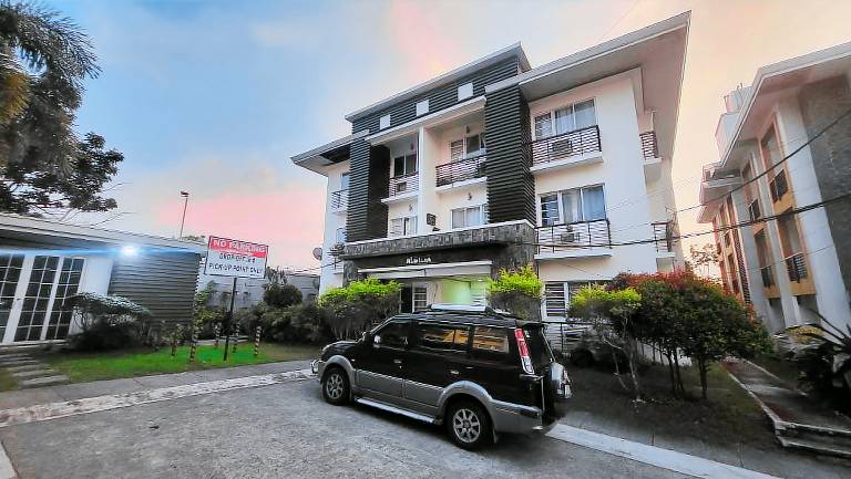 Staycation Tagaytay Albizia, nearby La Mariposa — photo 4