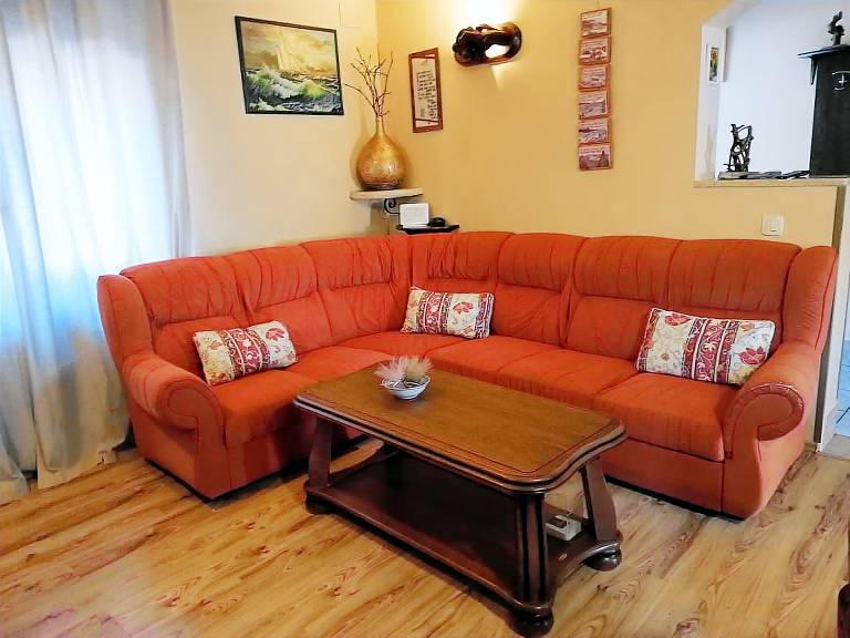 Apartment with grill, yard & patio — photo 3