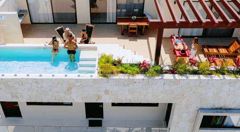 Serviced apartment with patio, yard & pool — photo 5