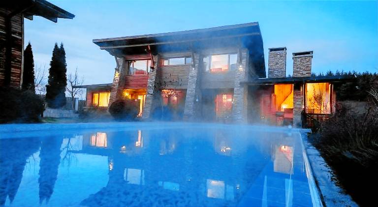 Beautiful villa with pool & hot tub | Pet-friendly — photo 4