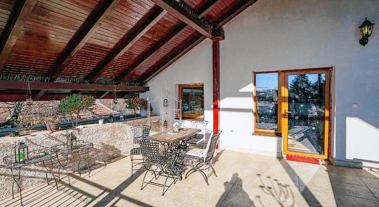 Holiday apartment with pool — photo 4