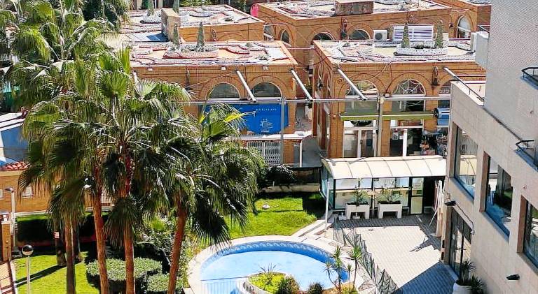 Apartment with pool — photo 2