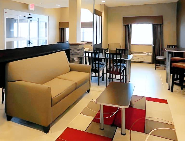 Microtel Inn & Suites - Triadelphia — photo 2