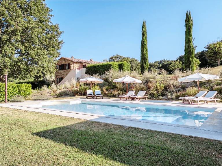 Villa Grotte di Castro