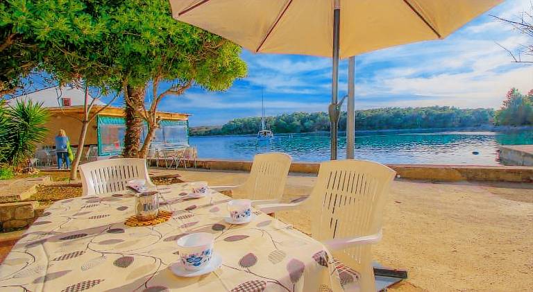 Rental apartment with patio | Pets are welcome in Mali Losinj