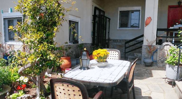 Vacation home with garden, barbeque & patio — photo 3