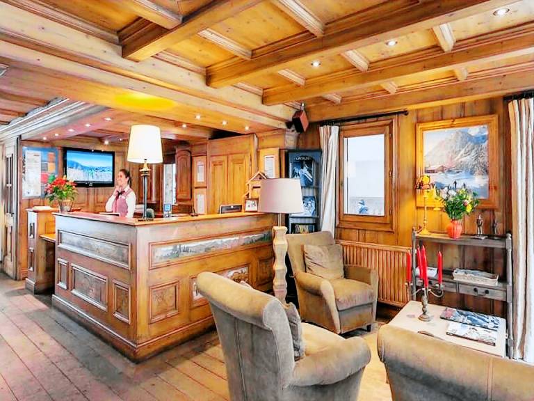 Beautiful apartment with terrace, pool & sauna | Next to the ski | Pets are welcome in Chamonix-Mont-Blanc
