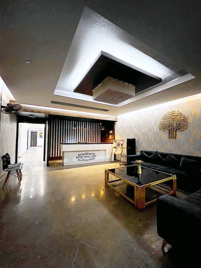 Royal Livin — photo 3