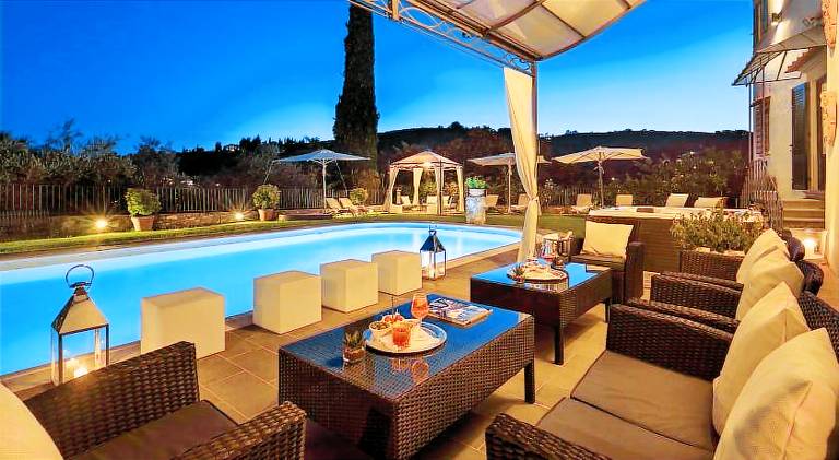Villa with pool — photo 2
