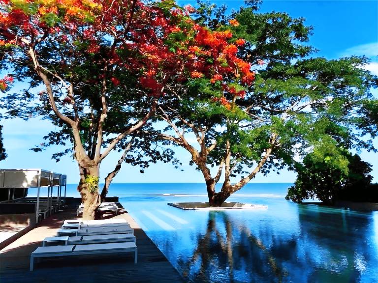 Nice rental apartment with hot tub, pool & garden | Close to the beach | Good for workation | Pets are welcome in Phetchaburi