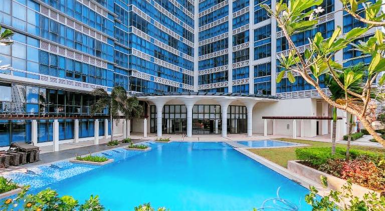 Rental apartment with yard, private pool & grill — photo 4