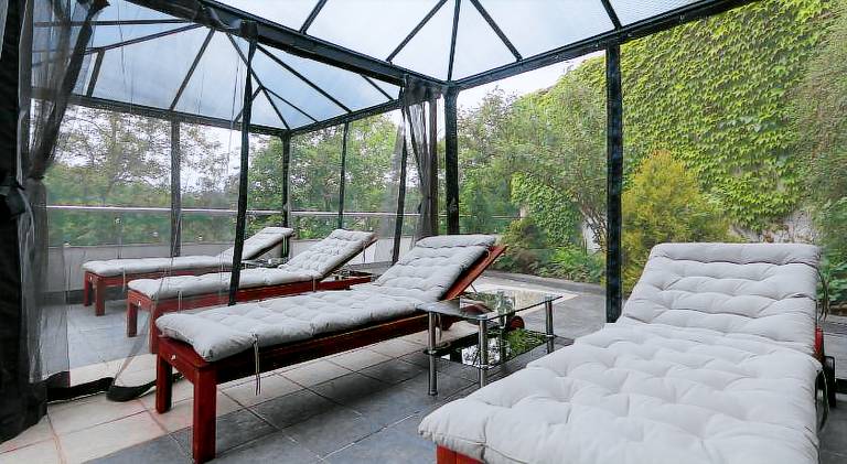 Apartment with pool — photo 5