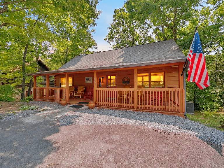 Cabin with private pool — photo 4